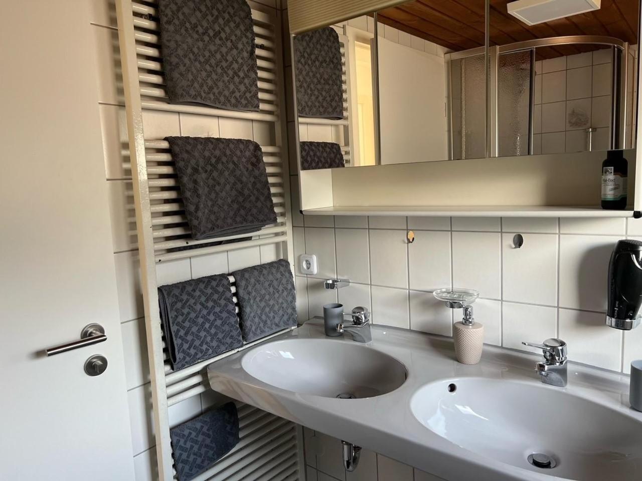 Ferienwohnung Am Wiesenrain 拜尔斯布龙 外观 照片